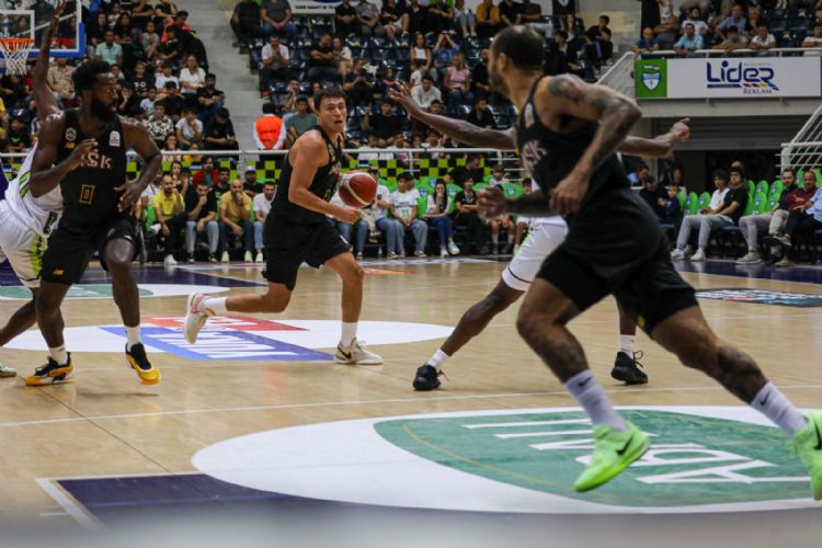 Mersinspor sezona galibiyetle balad: 65-75