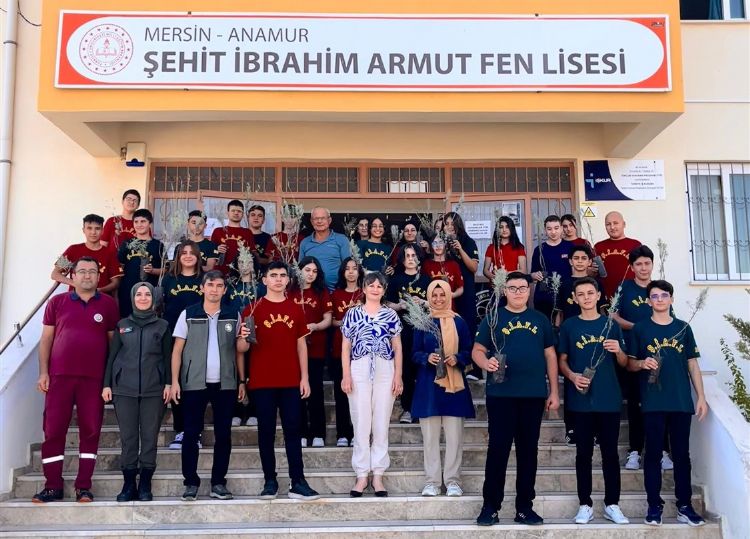 Anamur’da lise rencilerine fidan datld