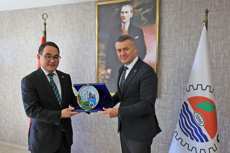 K�rg�zistan rotas�n� Mersin�e �evirdi:� Yat�r�m ve ticarette yeni f�rsat