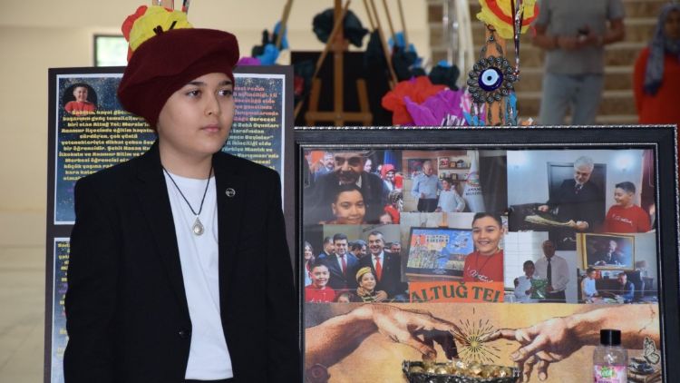 Minik ressamdan ilk ki�isel sergi