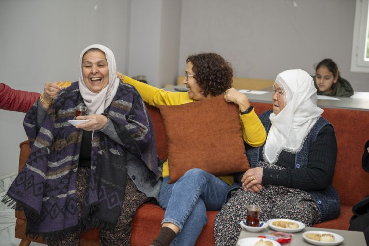 Erdemli Han�mevi�ne kad�nlardan yo�un ilgi