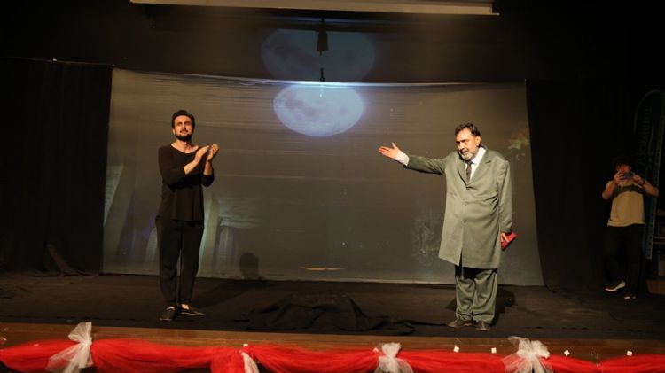 Vicdan ve �zg�rl�k temas� sahneye ta��nd�