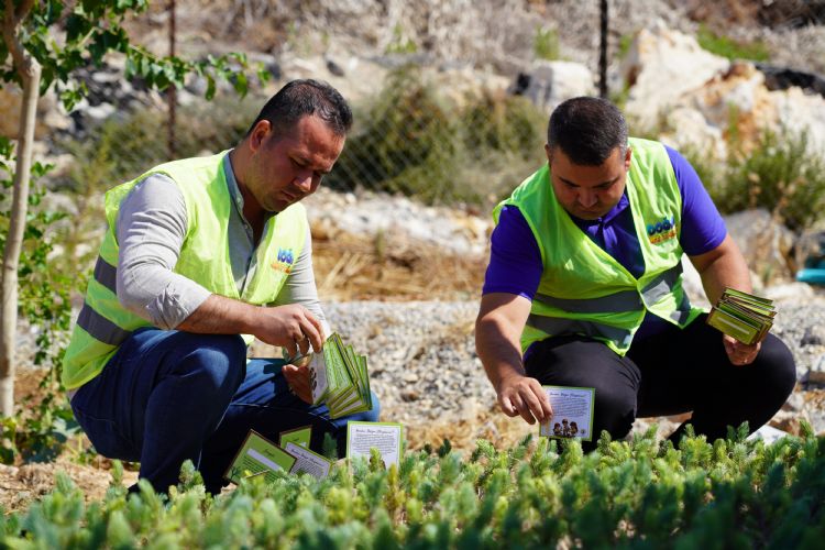 Bitkisel atklar gbre oldu, retilen 3 bin fidan rencilere hediye edildi