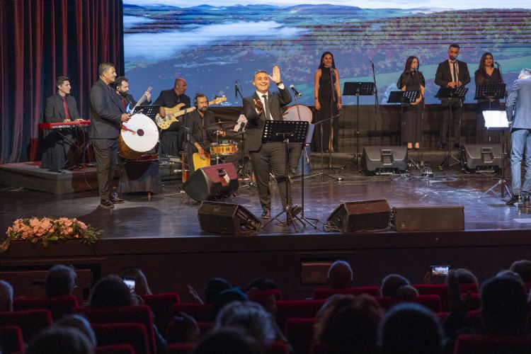 Anadoludan Ezgiler Mersinde yankland