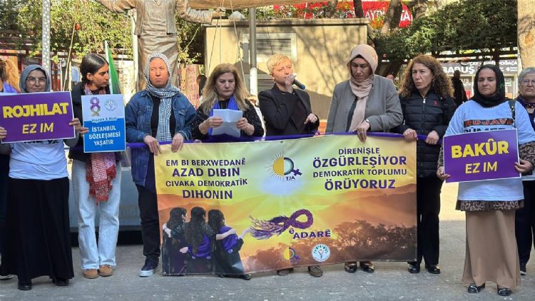 Mersin�de kad�n cinayetleri protesto edildi