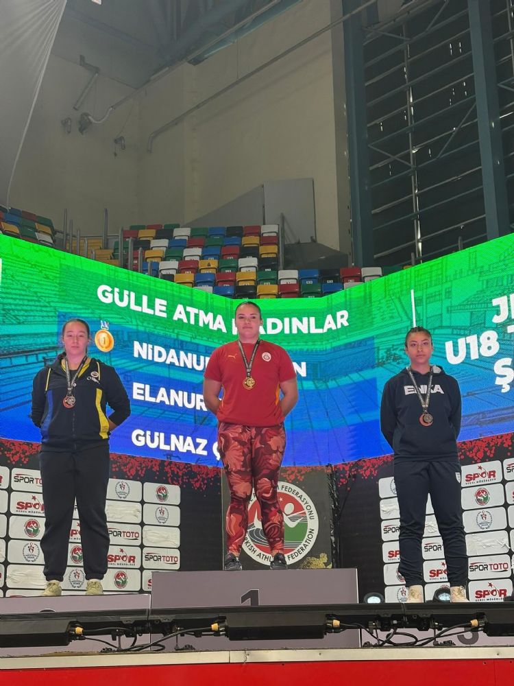 Zirvede bir Mersinli