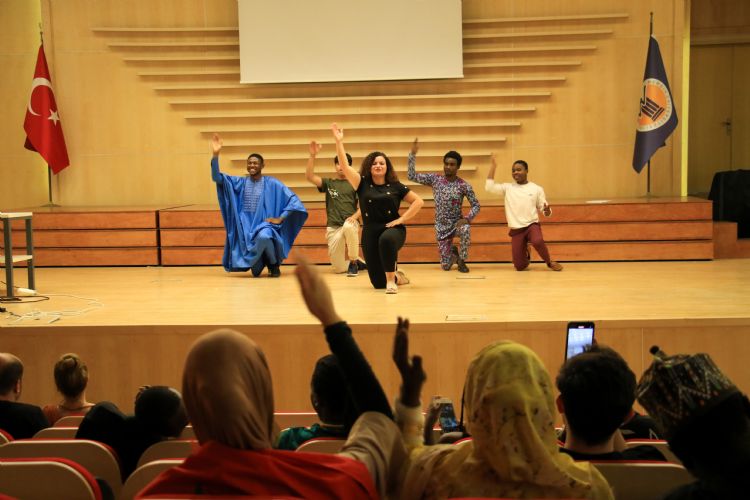 Filistin halkna destek iin ’dapke’ dans yaptlar