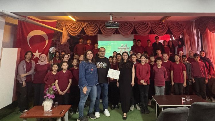 �evre bilinci okullara ta��nd�